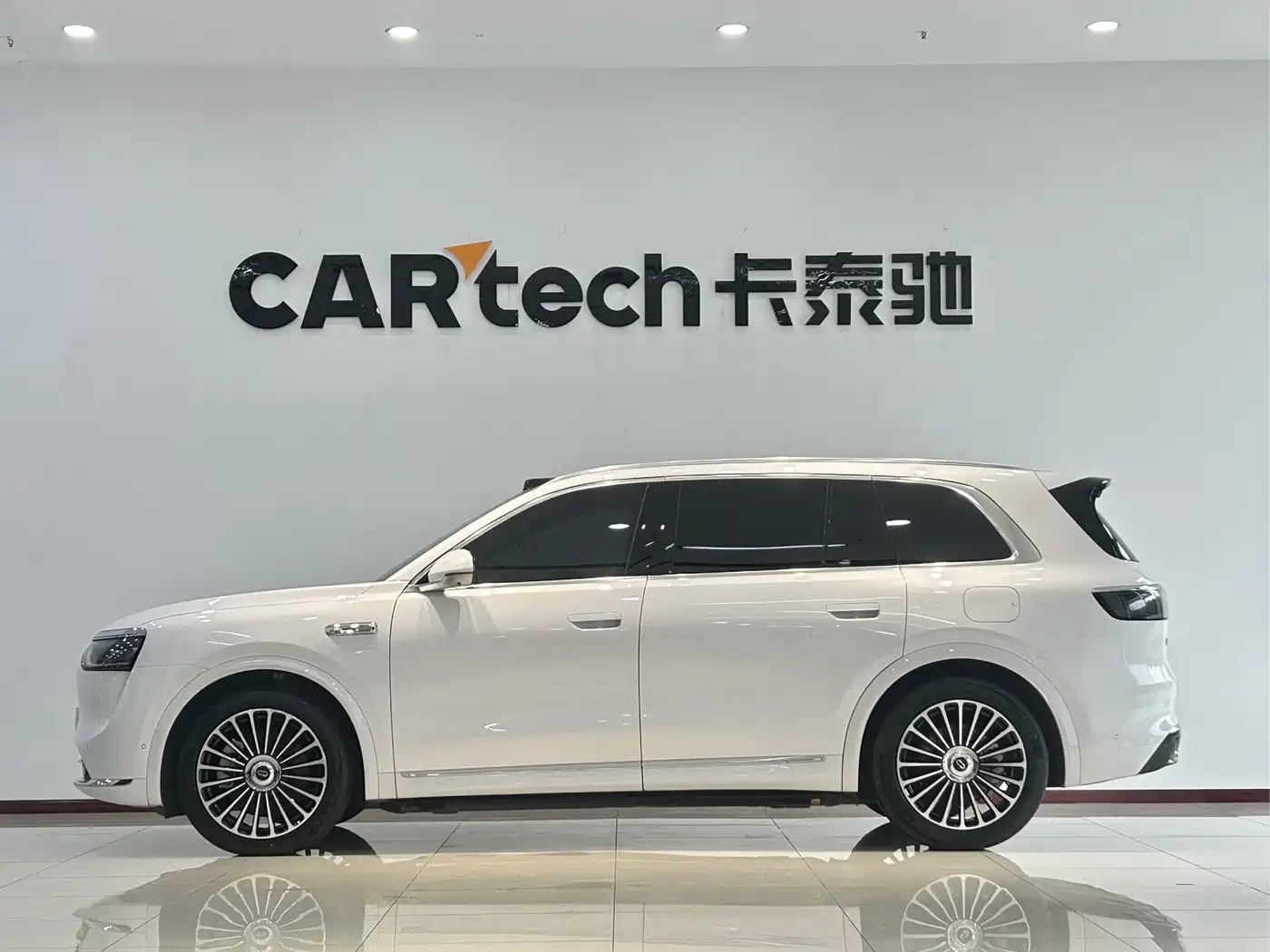 AITO Wenjie AITO M8 2025 Range Extender Max+ Edition 53.4kWh 5-seater фото 5