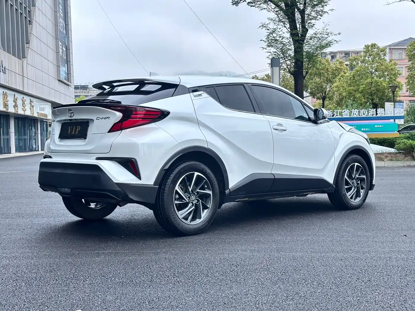 Toyota C-HR 2021 2.0L Luxury Edition фото 4