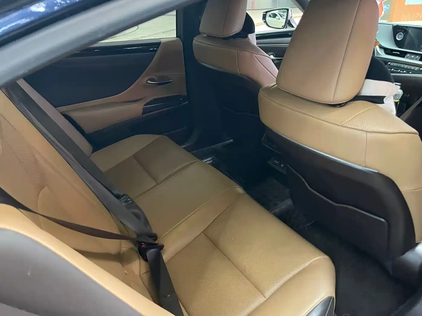 Lexus ES 2021 200 Excellence Edition фото 9