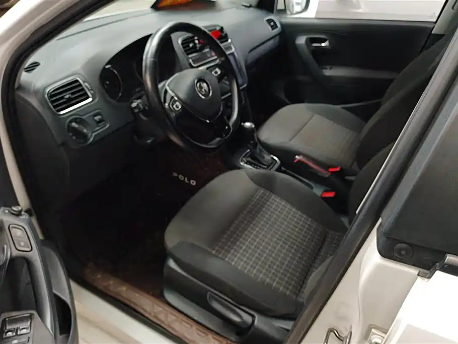 Volkswagen Polo 2016 1.6L Automatic Comfort фото 9
