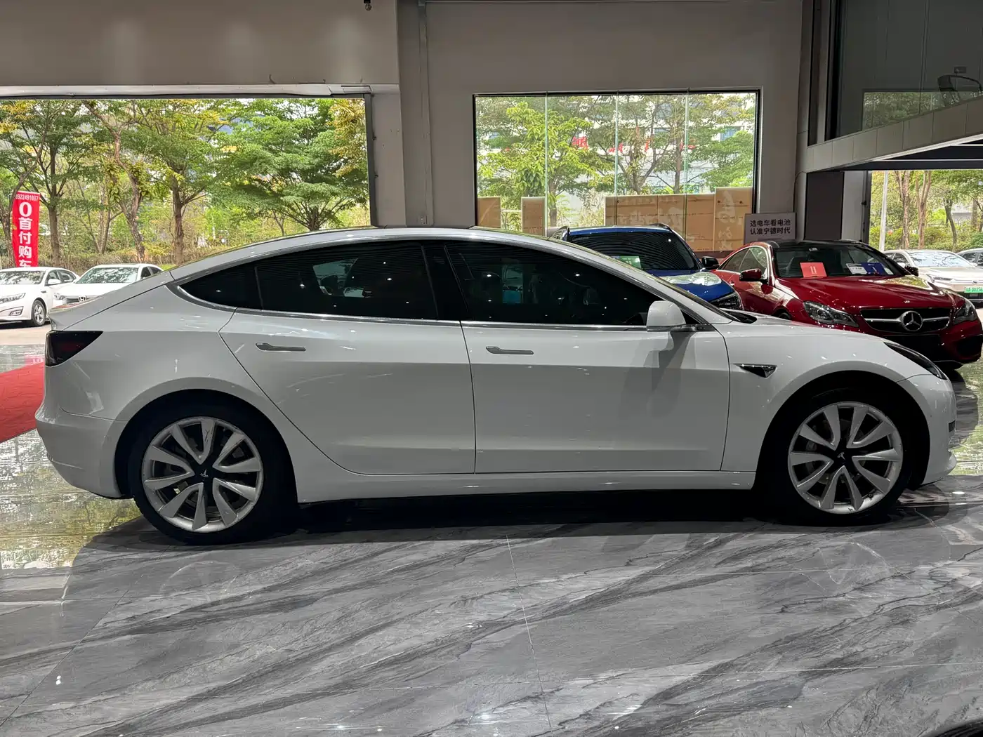 TESLA MODEL 3