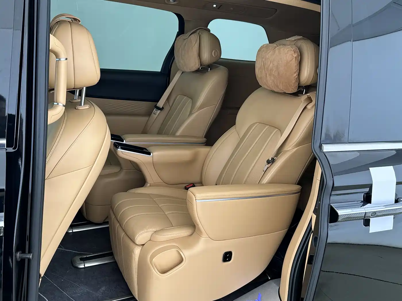 Voyah Auto Voyah Dreamer 2025 PHEV AWD Excellent Kunpeng Edition фото 4