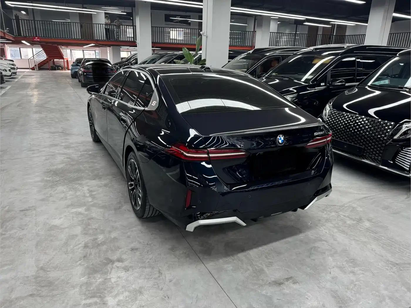 BMW 5 Series 2024 525Li M Sport Package фото 9