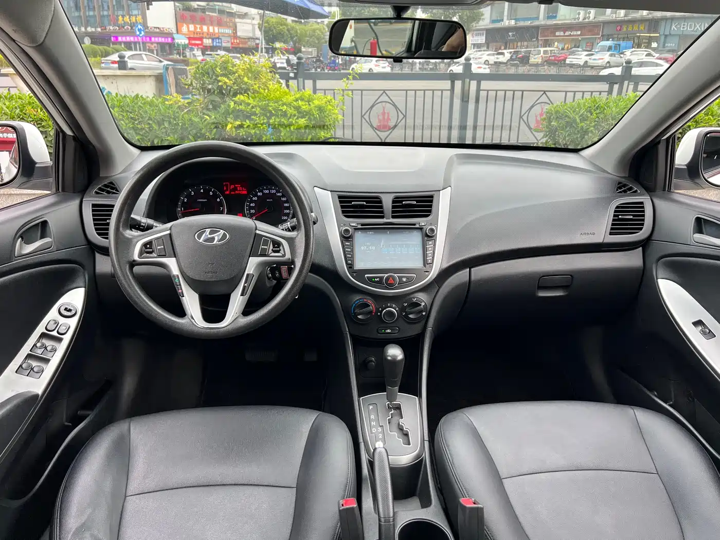 Hyundai Reina 2014 Model 1.4L Automatic GLX фото 9