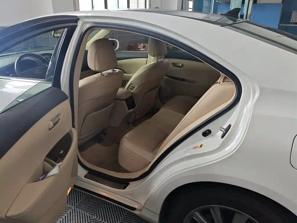 Lexus ES 2010 240 Luxury Edition фото 7