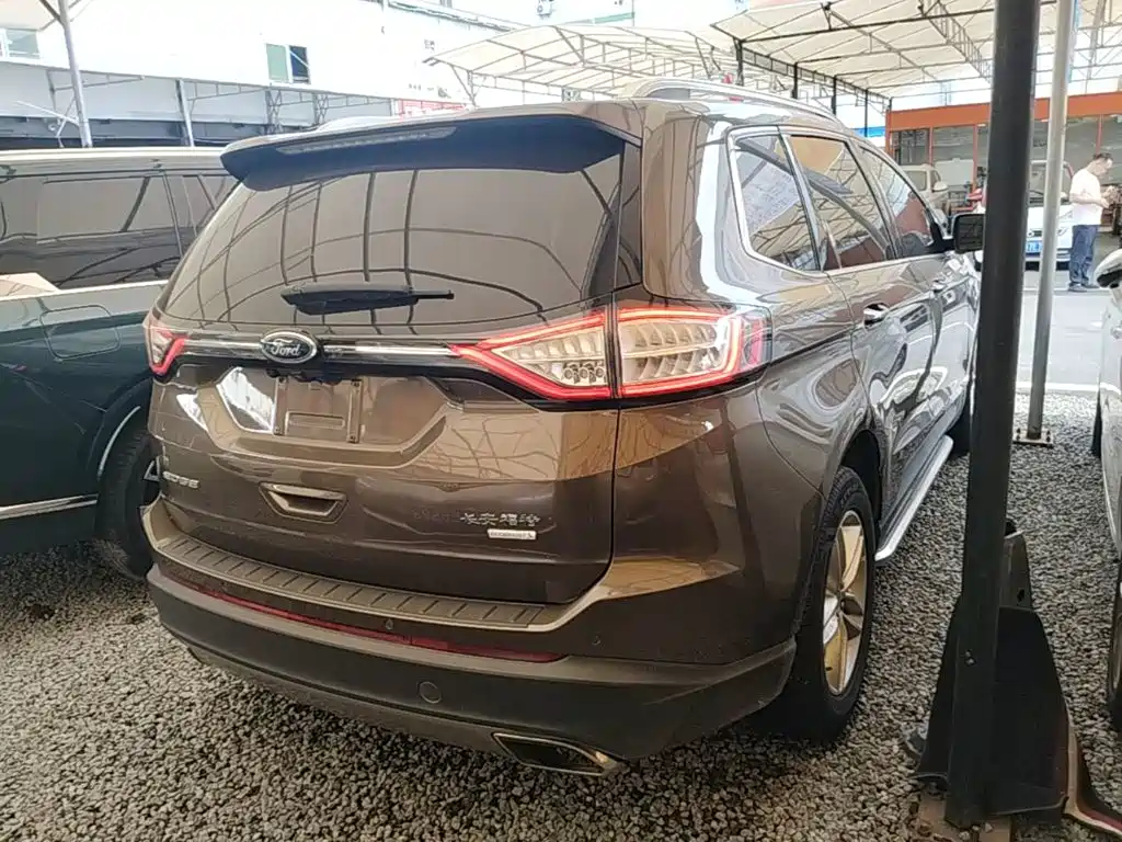 Фото 7 - Ford Edge