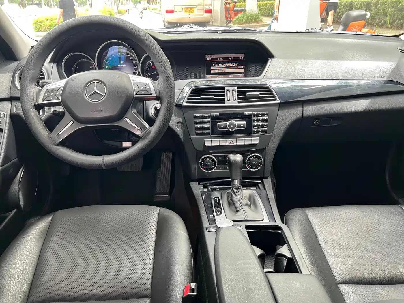 Mercedes-Benz C-Class 2013 Model C 180 CGI Classic фото 11