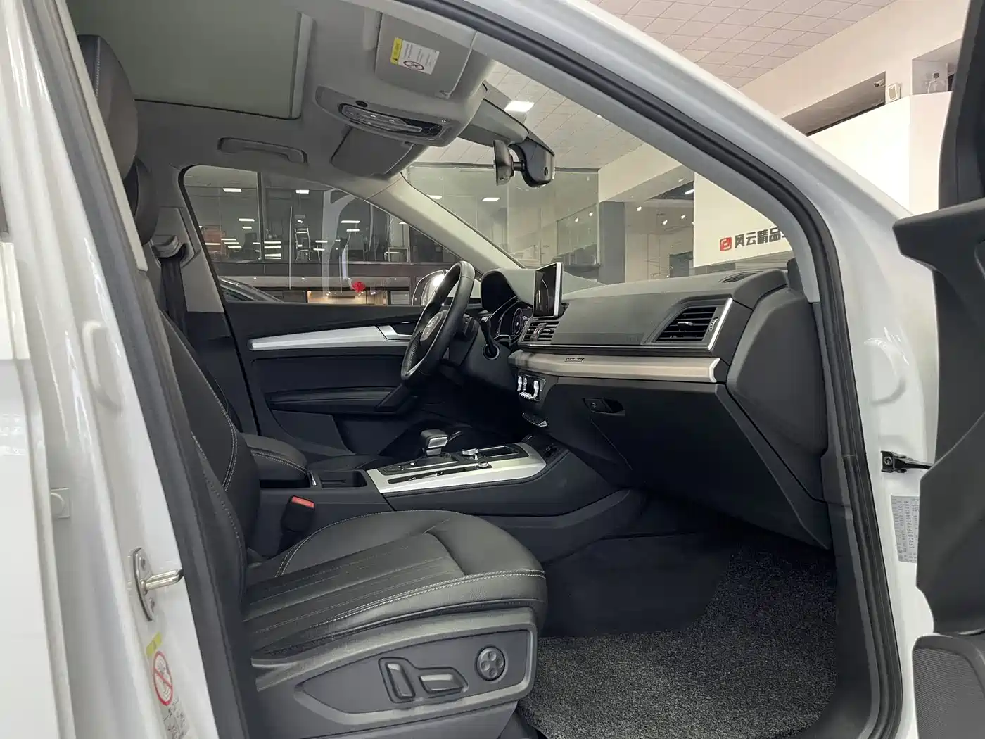 Audi Q5L 2020 Facelift 40 TFSI Honor Fashion фото 15