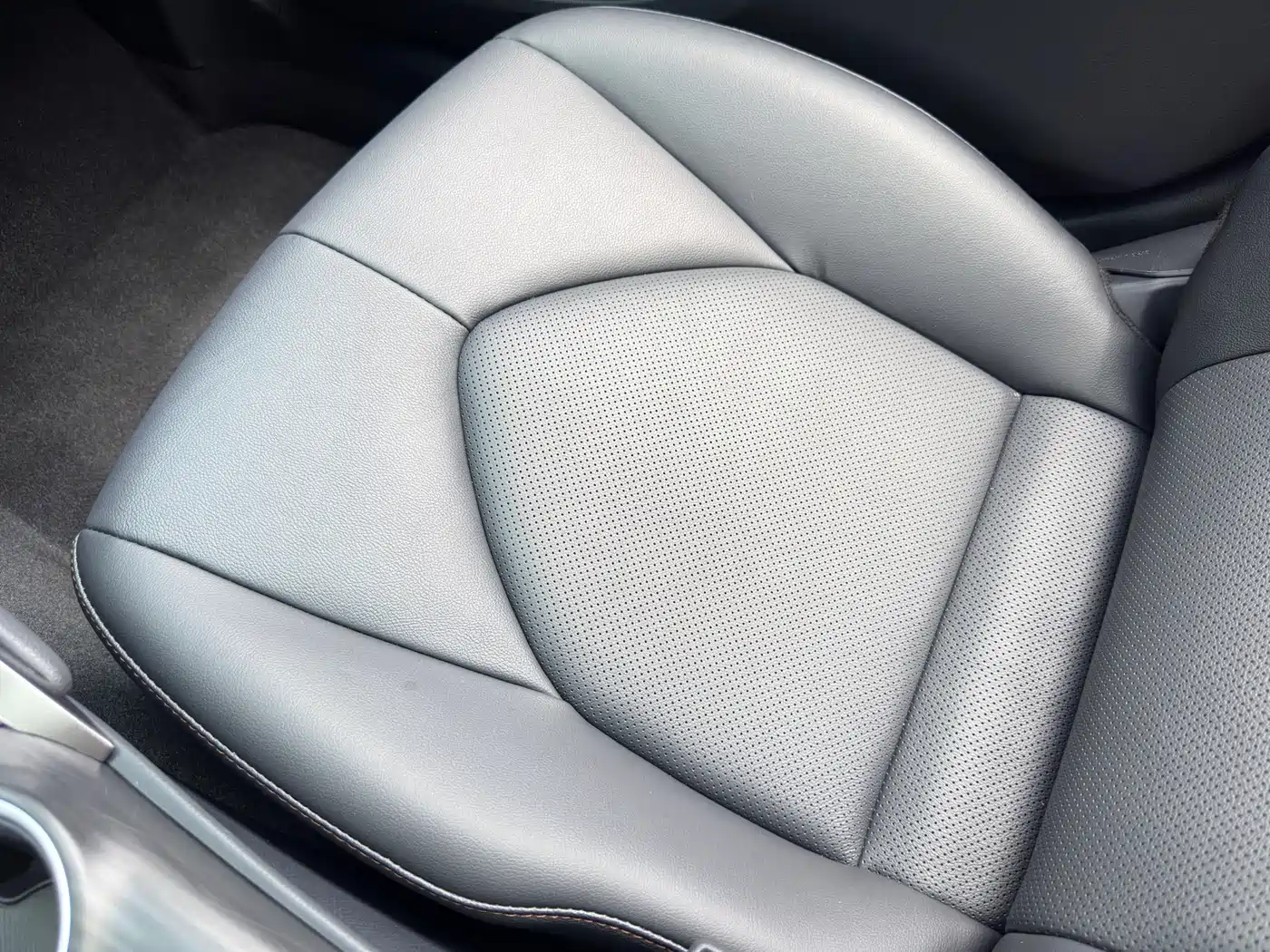 Toyota Camry 2021 2.0G Luxury Edition фото 19