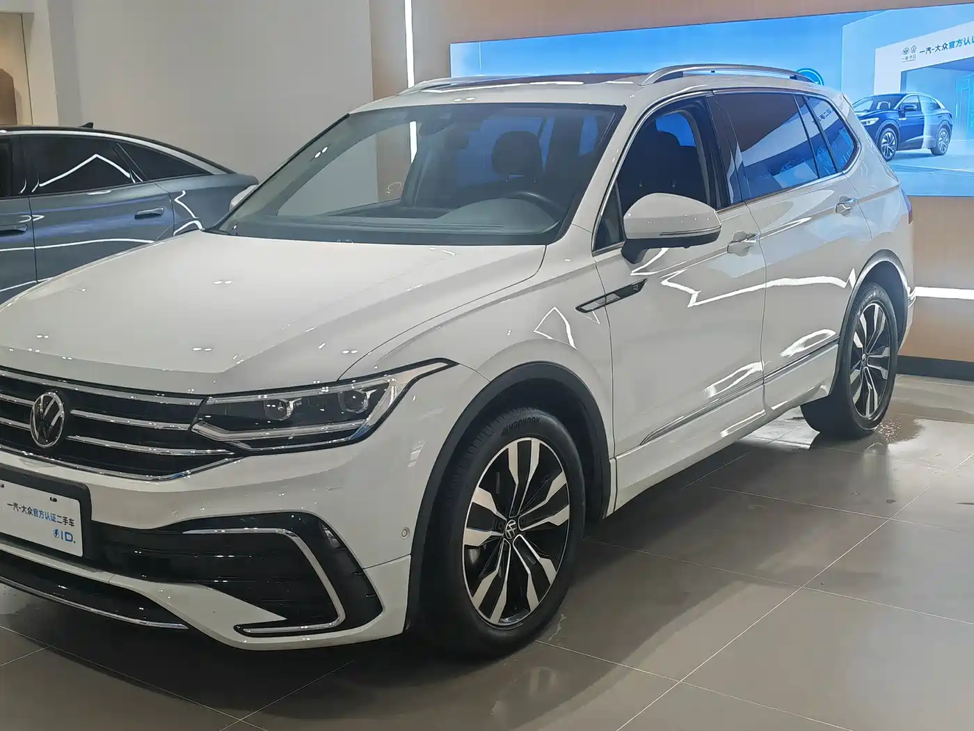 Volkswagen Tiguan L 2023 380TSI 4WD R-Line Premium 7-seater