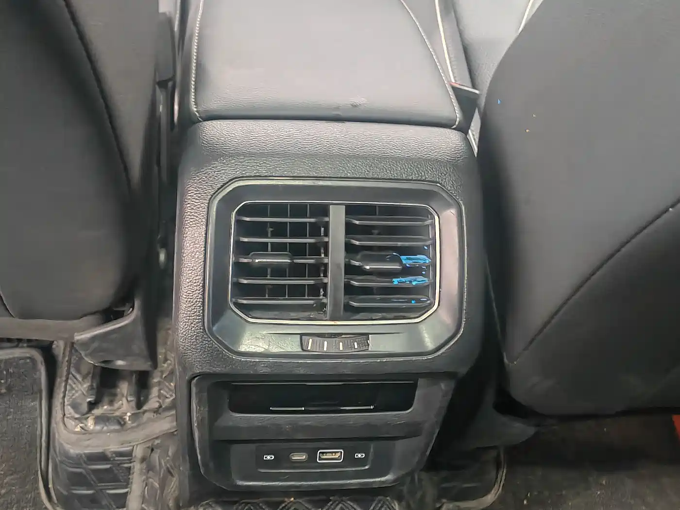 Volkswagen Tiguan L 2023 380TSI 4WD R-Line Premium 7-seater фото 4