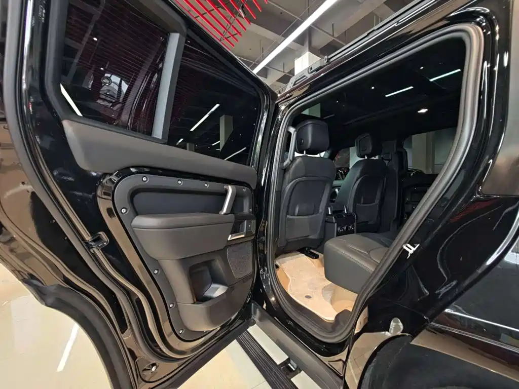 Фото 32 - Land Rover Defender