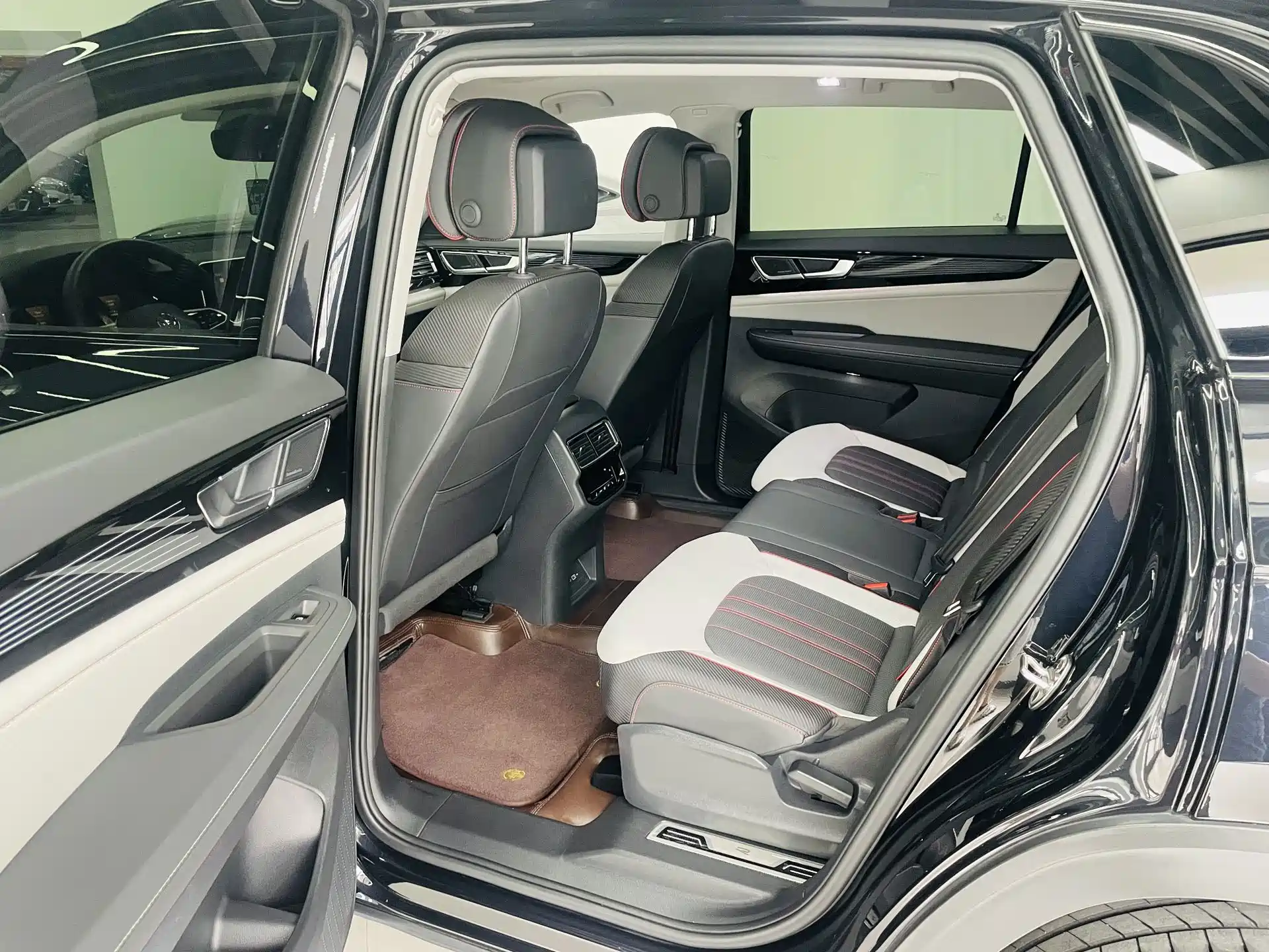 صورة 9 - Volkswagen Teramont