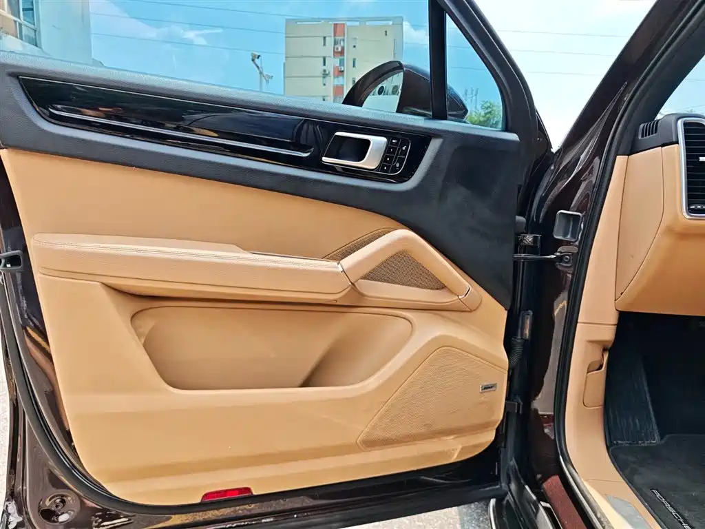Porsche Cayenne New Energy 2019 Cayenne E-Hybrid 2.0T фото 23