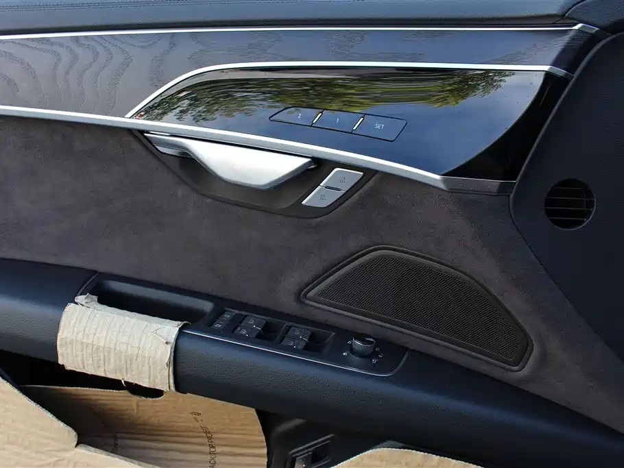 Audi A8 2023 A8L 50 TFSI quattro Exclusive фото 5