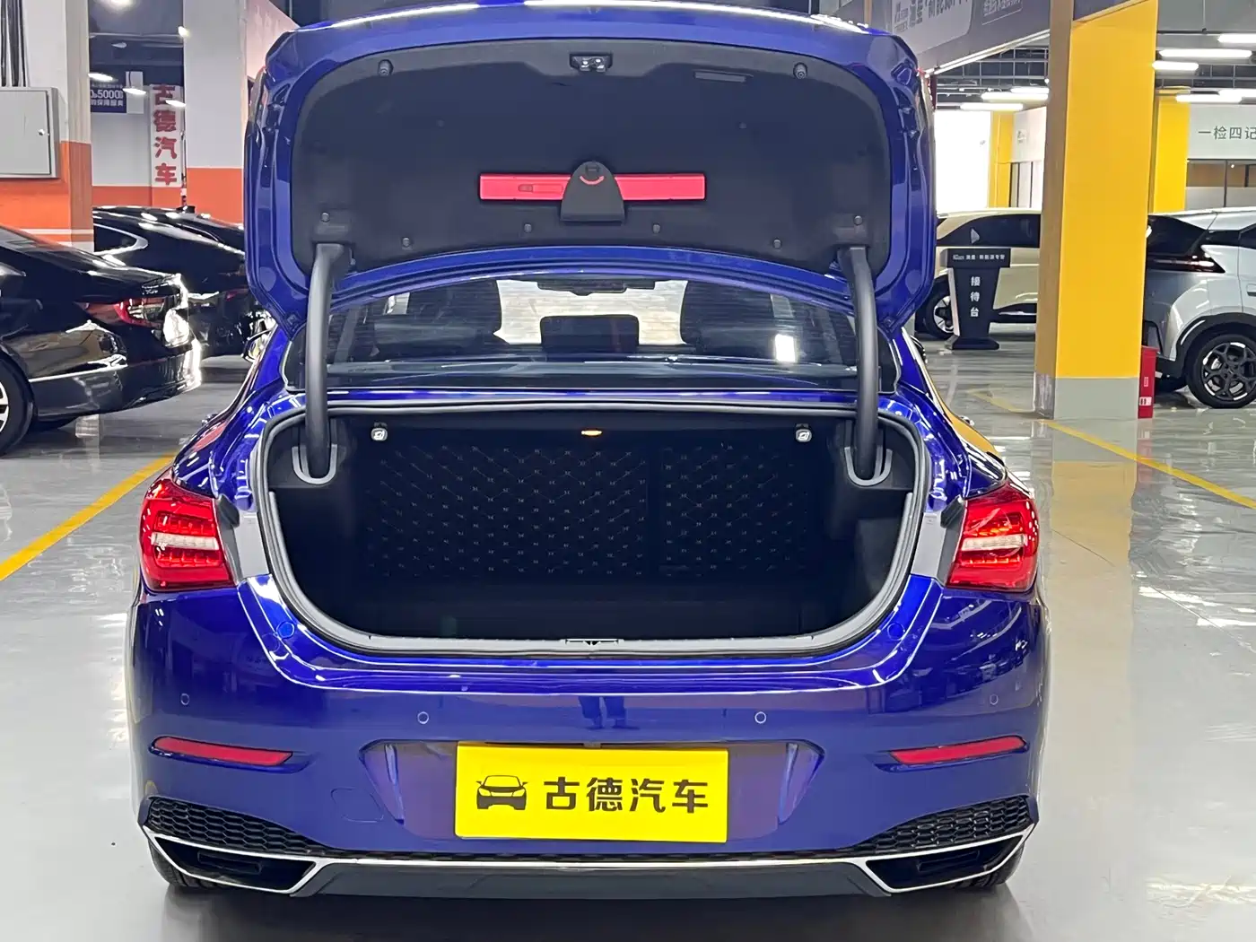 Hongqi H5 2020 1.8T Automatic Smart Connection Qi Enjoy Edition фото 24