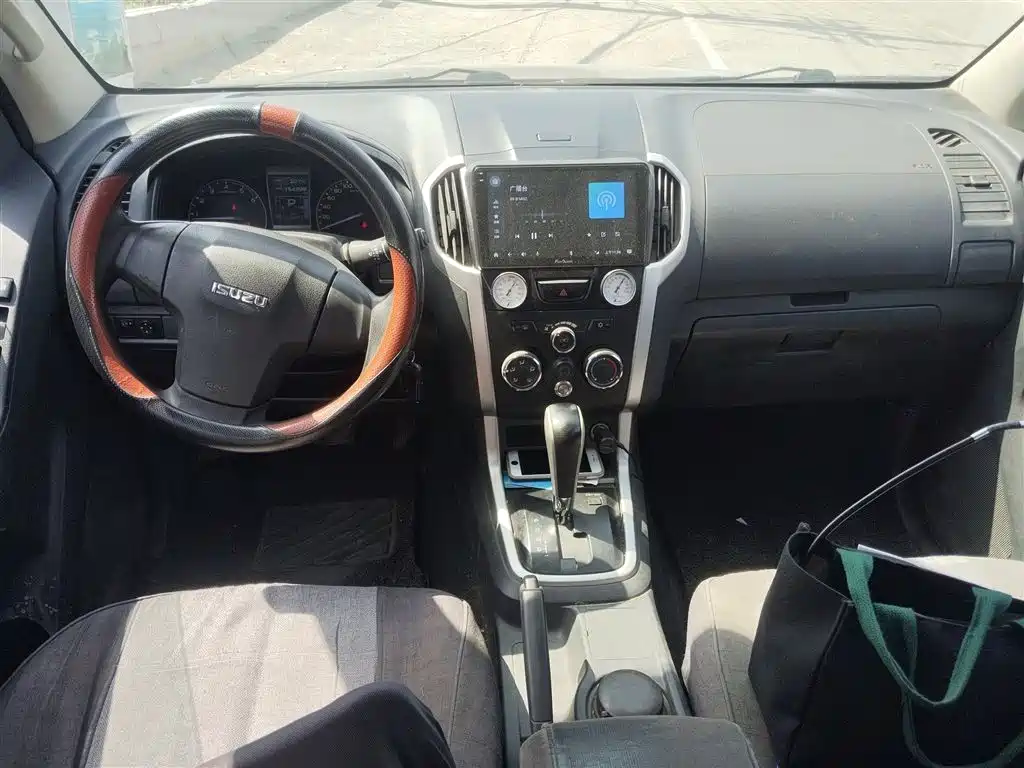 Isuzu D-MAX 2015 2015 2.5T 2WD Automatic High-Clearance Elite 4JK1