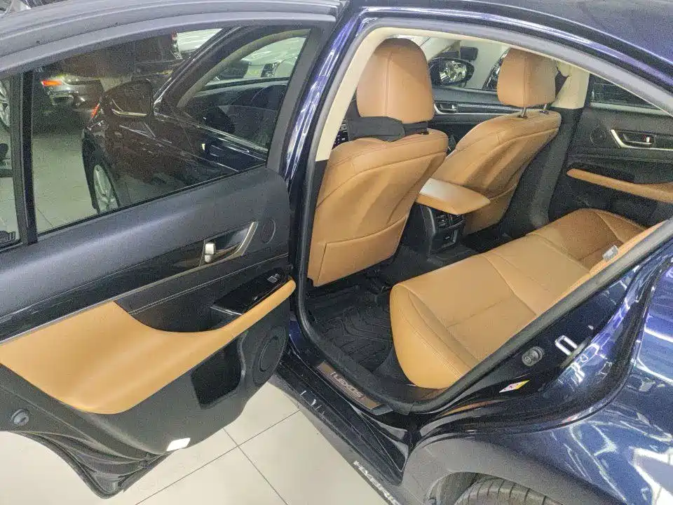 Lexus GS 2017 2016 300h Leading Edition