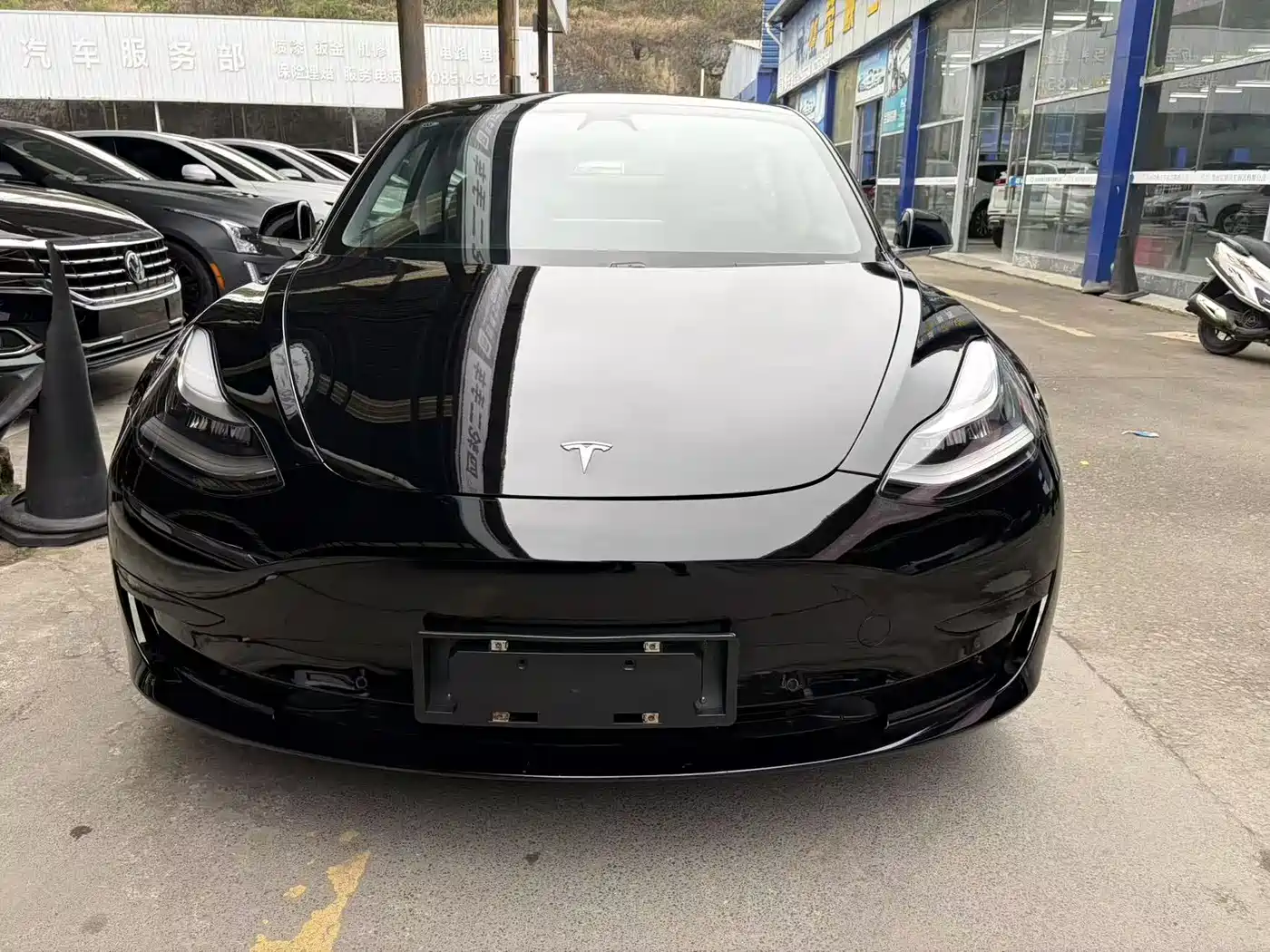 TESLA MODEL 3