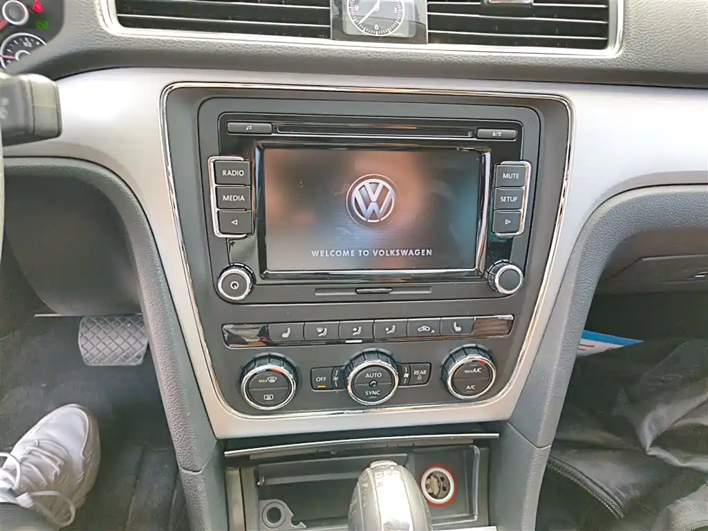 Volkswagen Passat 2014 1.8TSI DSG Executive Edition фото 9