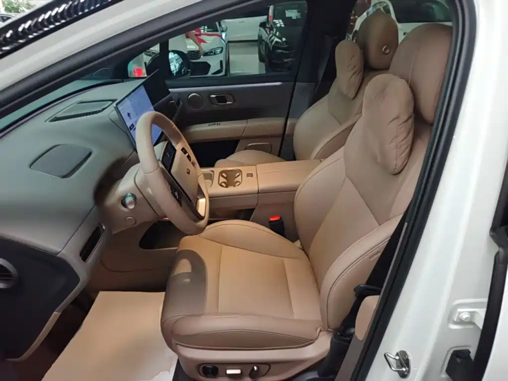 Li Auto i6 2026 2025 2WD Base Model