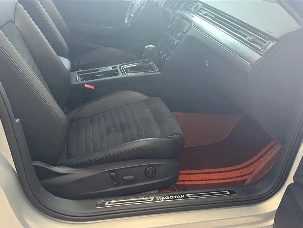 Volkswagen Magotan 2018 330TSI DSG Luxury фото 17