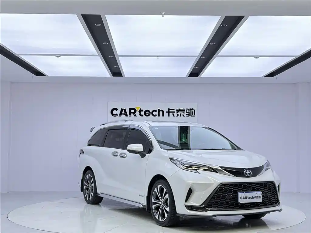 Toyota Granvia 2023 2.5L Hybrid Luxury Edition фото 2