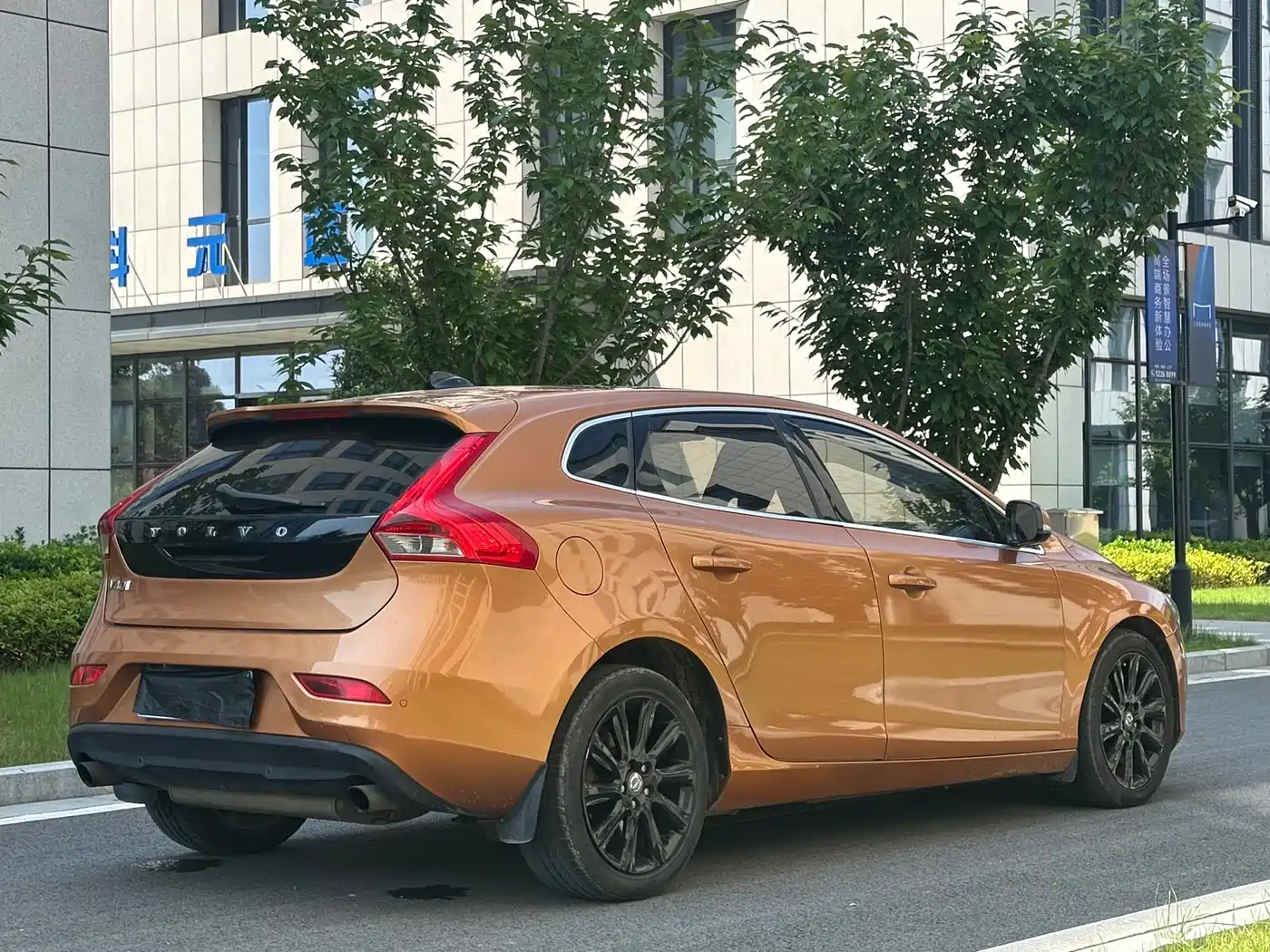 Фото 28 - Volvo V40