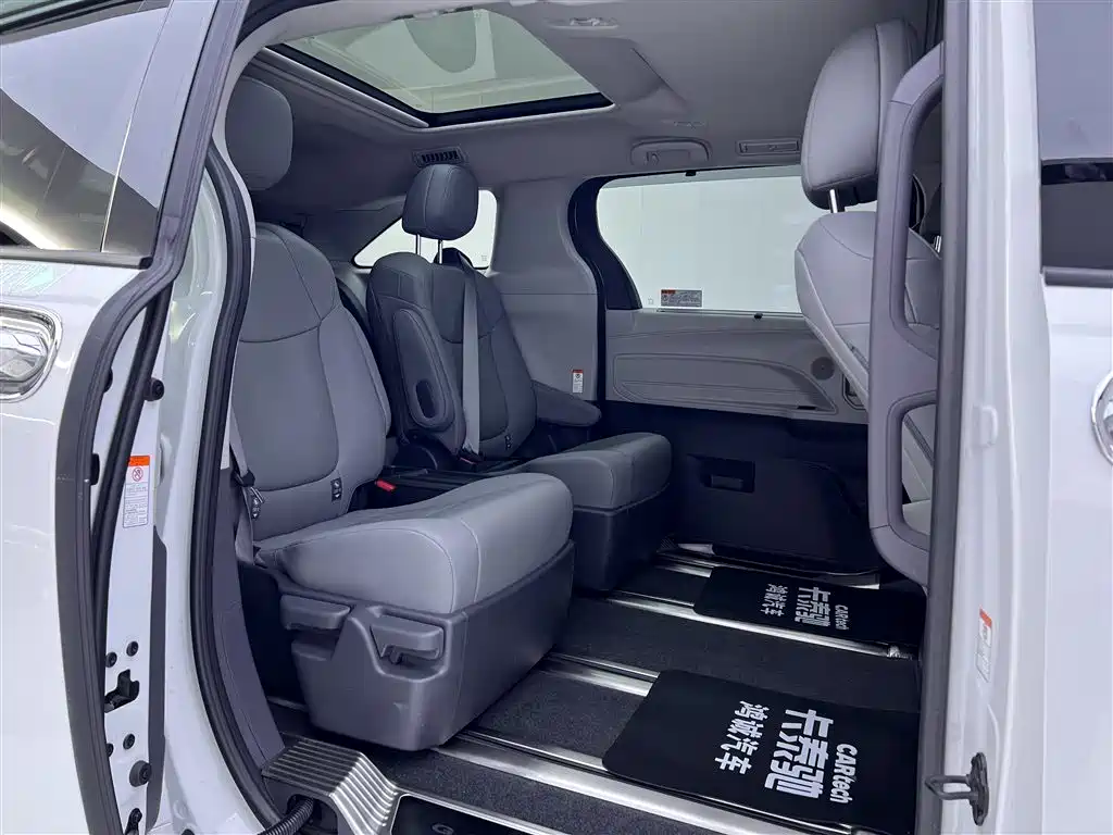 Toyota Granvia 2023 2.5L Hybrid Luxury Edition фото 20