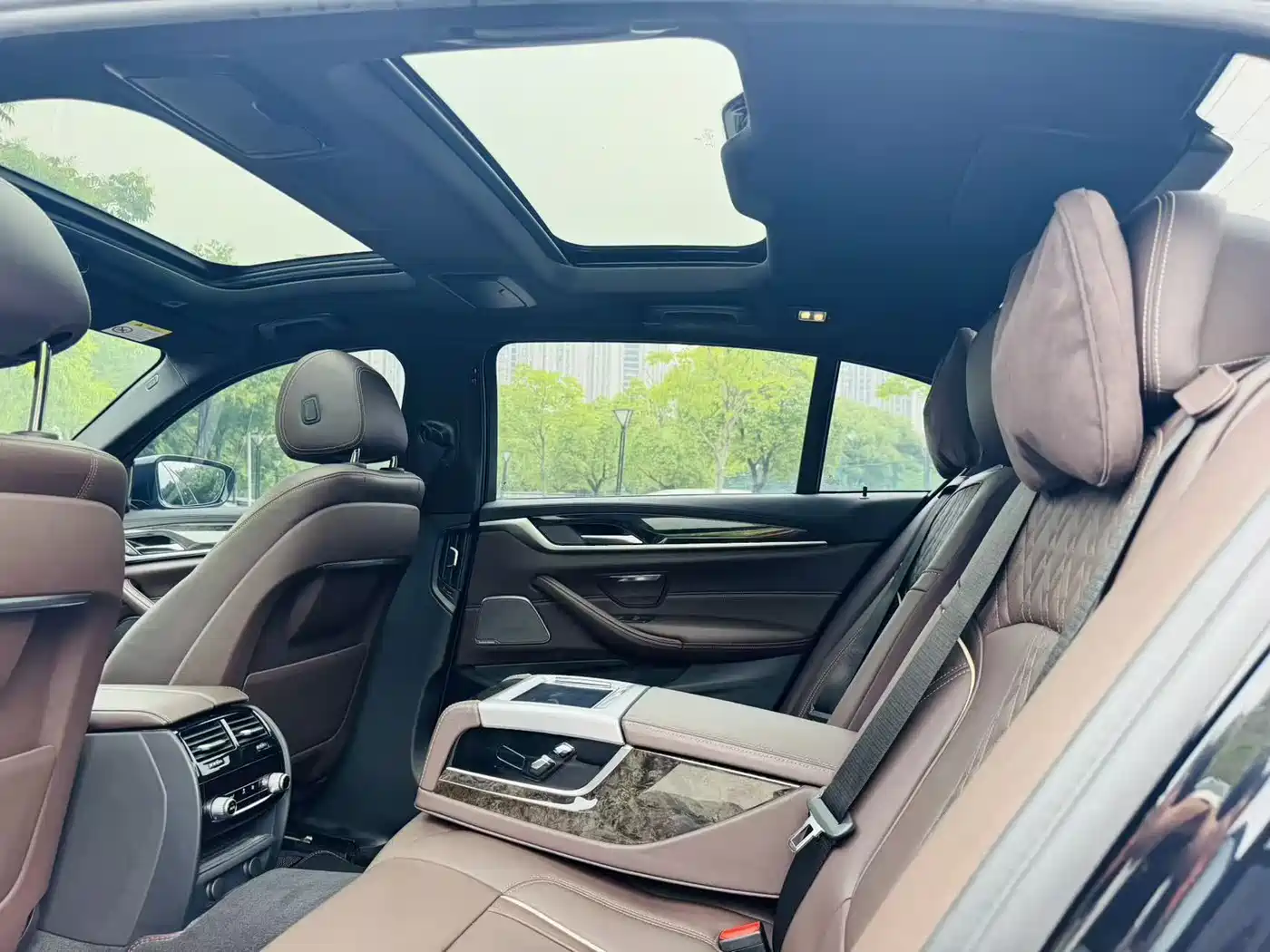 BMW 5 Series 2019 530Li Premium M Sport Package фото 10