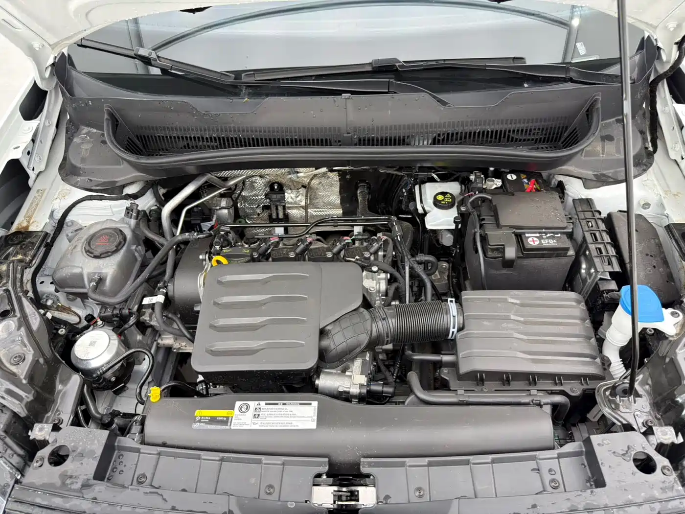 Volkswagen Tharu 2025 2025 Model Rising Star 1.5L Advance Edition