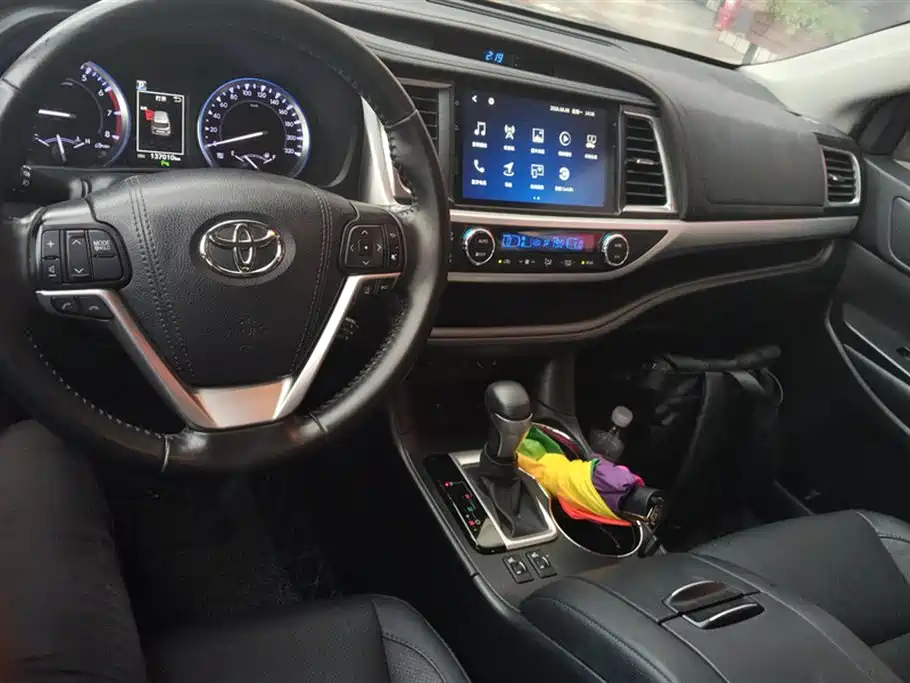 TOYOTA HIGHLANDER