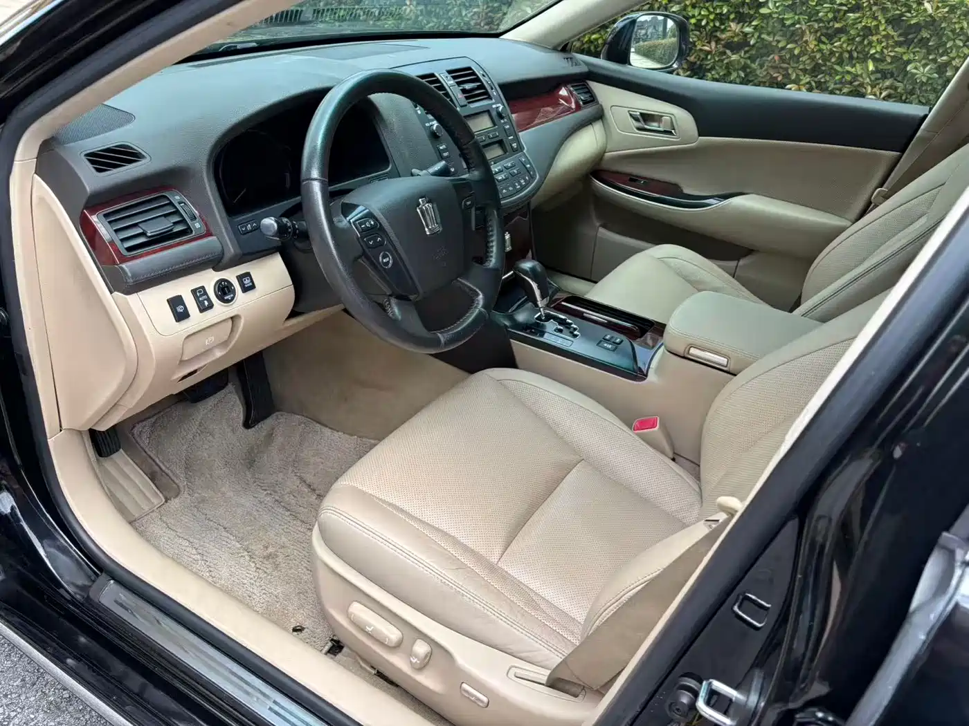 Toyota Crown 2011 2.5L Royal Leather Sunroof Special Edition фото 6