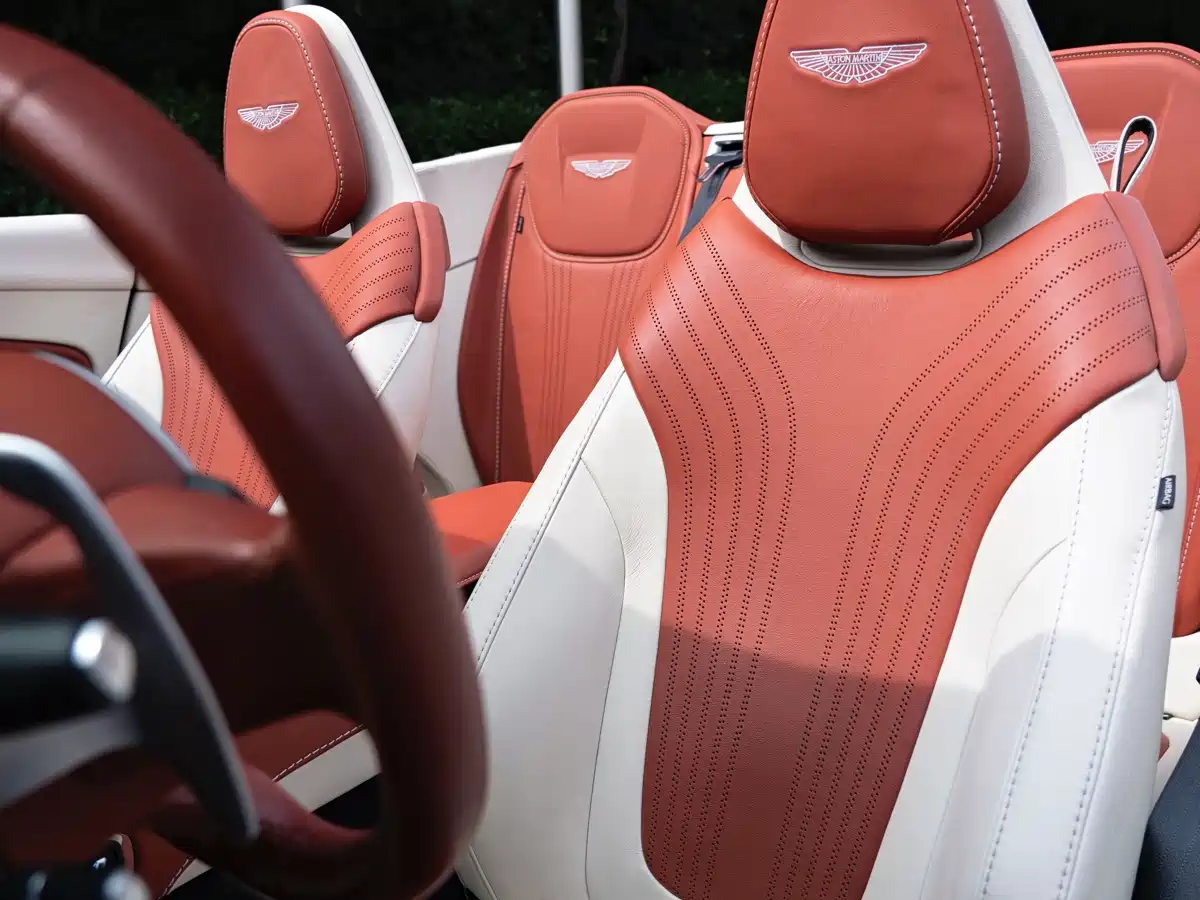 Фото 9 - Aston Martin DB11
