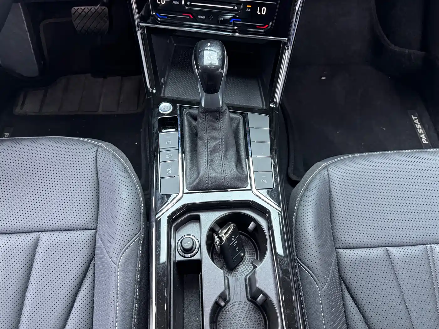 Volkswagen Passat 2024 380TSI Starlight Dragon Soaring Edition фото 9