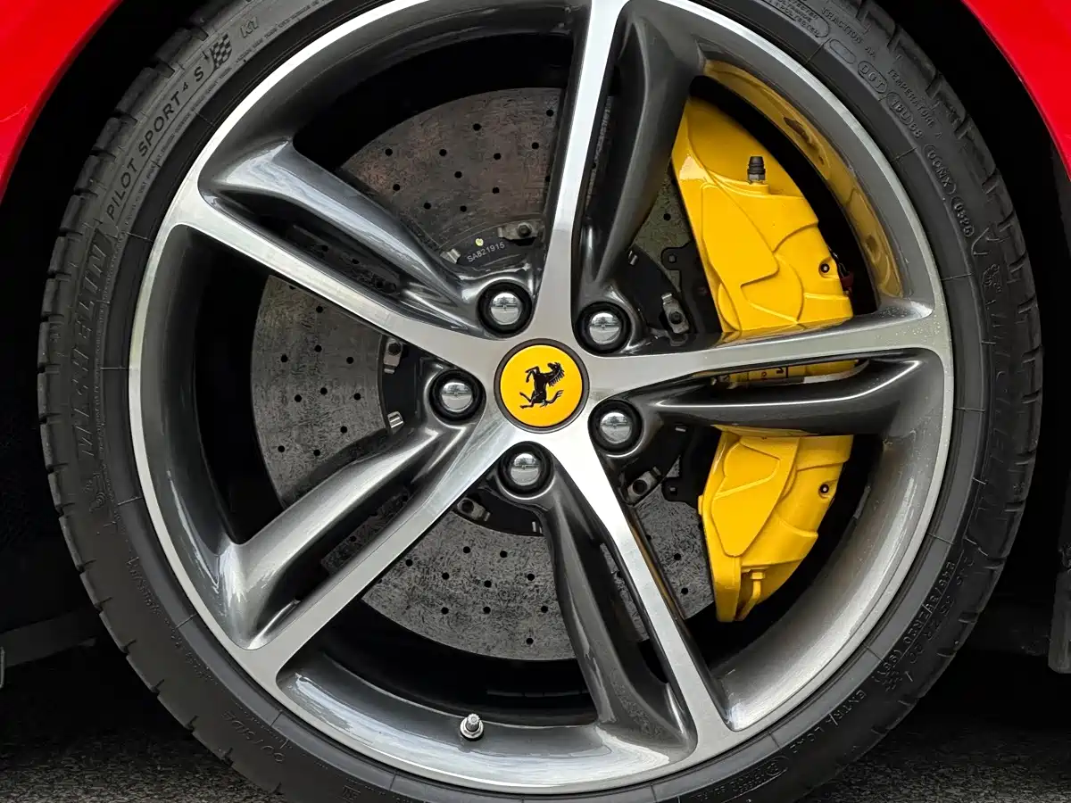 Фото 9 - Ferrari 296