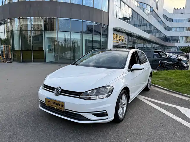 Volkswagen Golf 2018 1.6L Automatic Comfort — фото 1