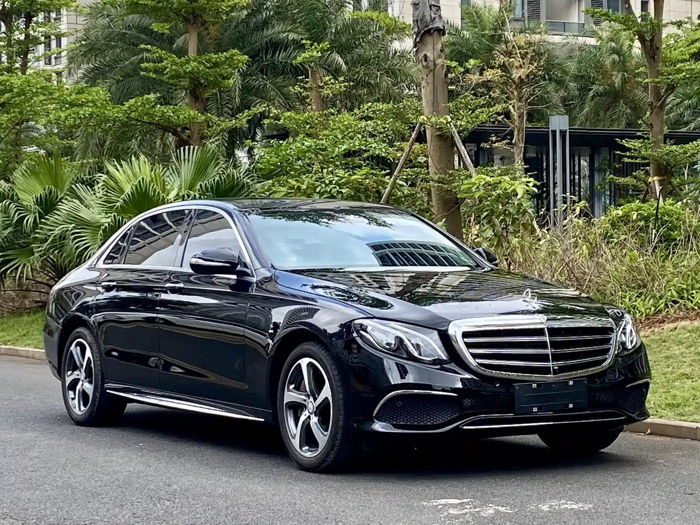 Mercedes-Benz E-Class 2016 E 300 L Sport Fashion Type фото 3