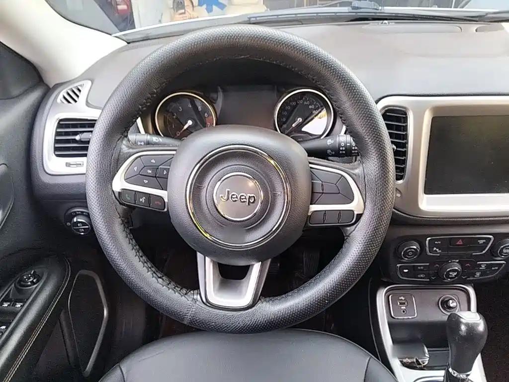 Фото 11 - Jeep Compass