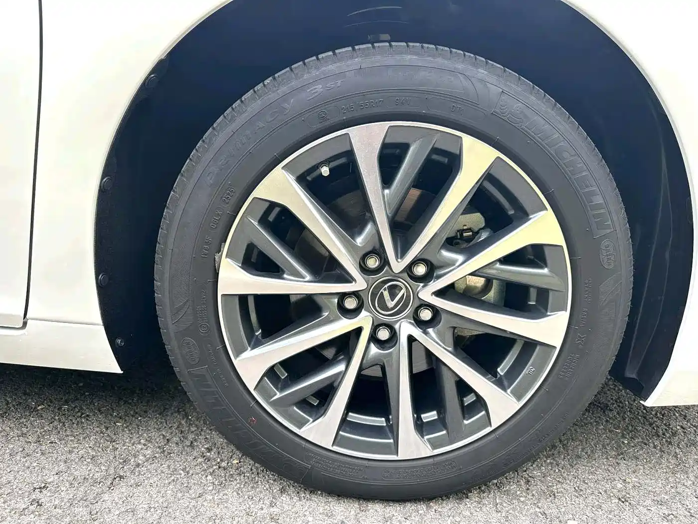 Lexus ES 2025 200 Ultimate Edition фото 16