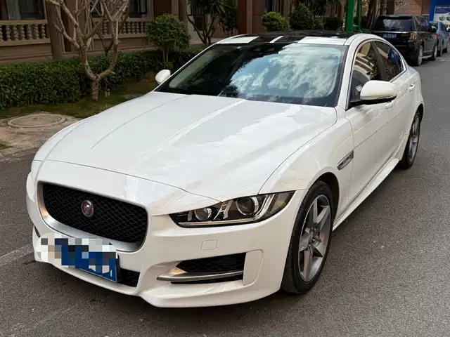 JAGUAR XE