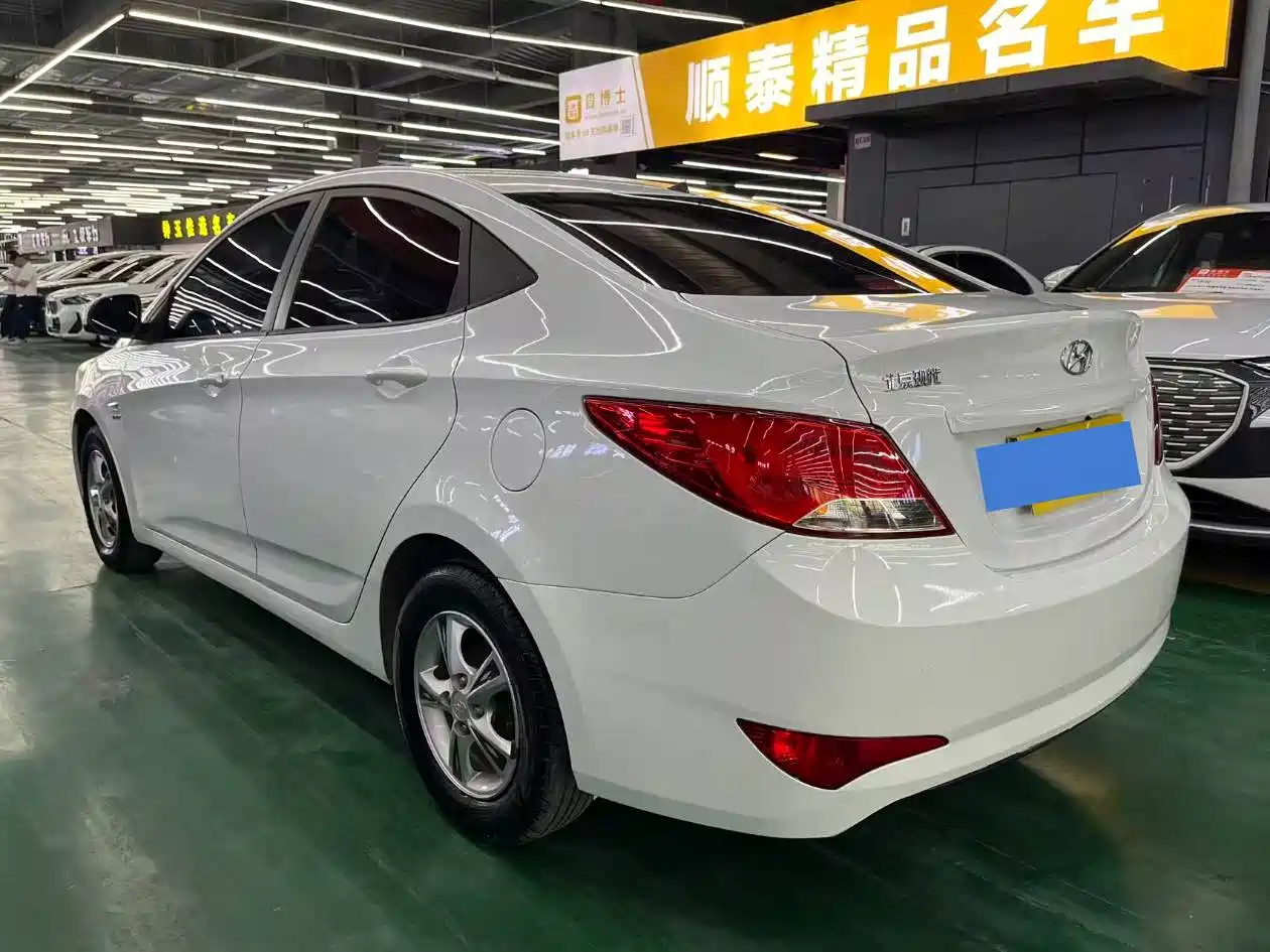 Hyundai Verna 2014 1.4L Automatic Smart GLS фото 4