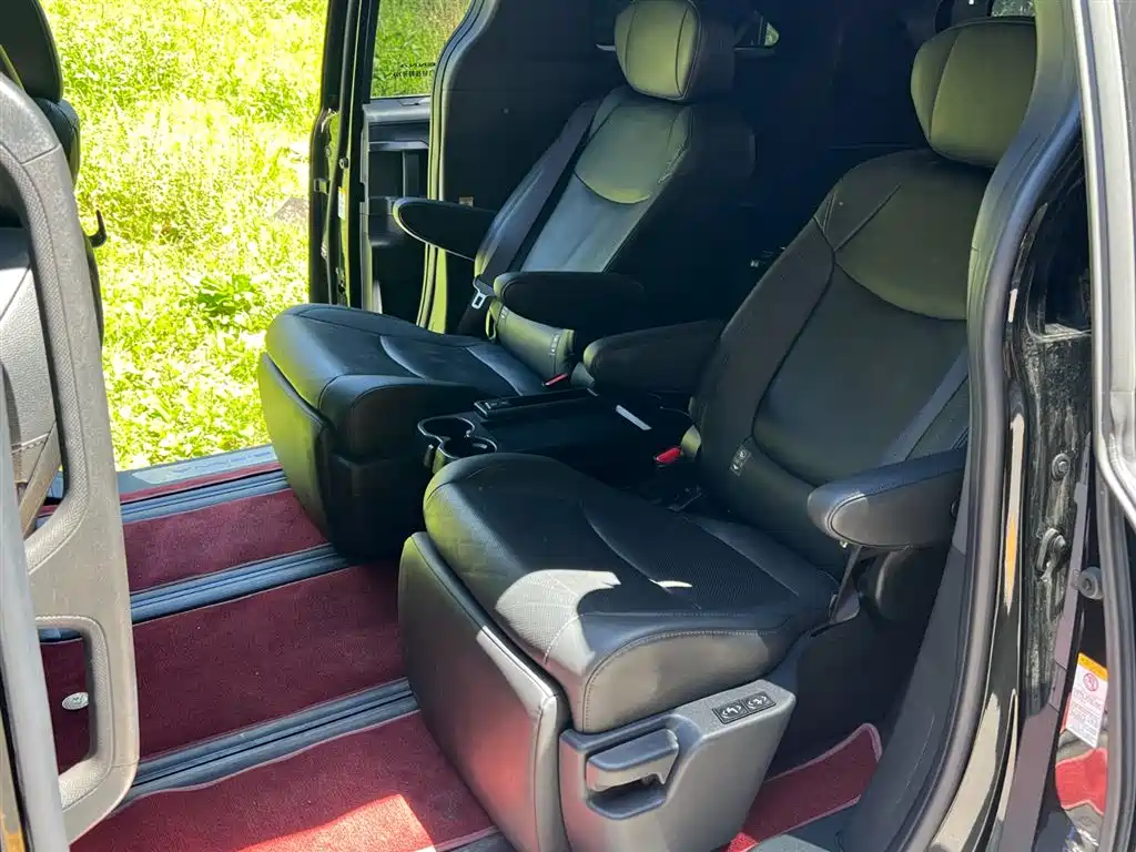 Toyota Sienna 2021 2.5L Hybrid Premium Edition фото 13