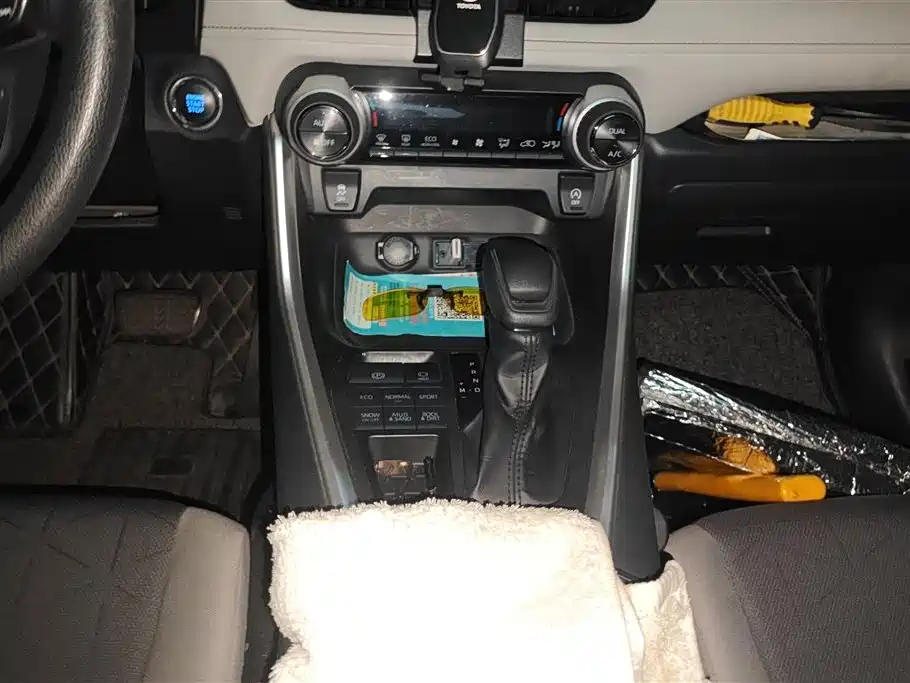 Toyota RAV4 Rongfang 2020 2.0L CVT AWD Trend Edition фото 16