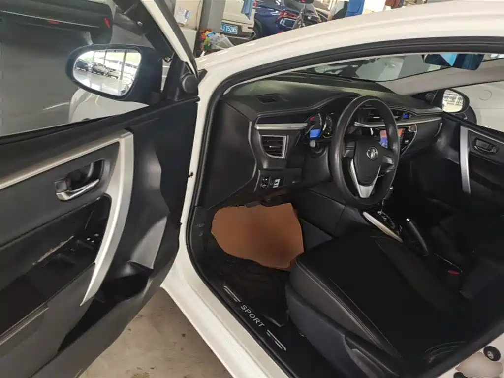 Toyota Corolla 2017 Facelift 1.6L S-CVT GL фото 16
