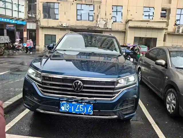 VOLKSWAGEN TOUAREG