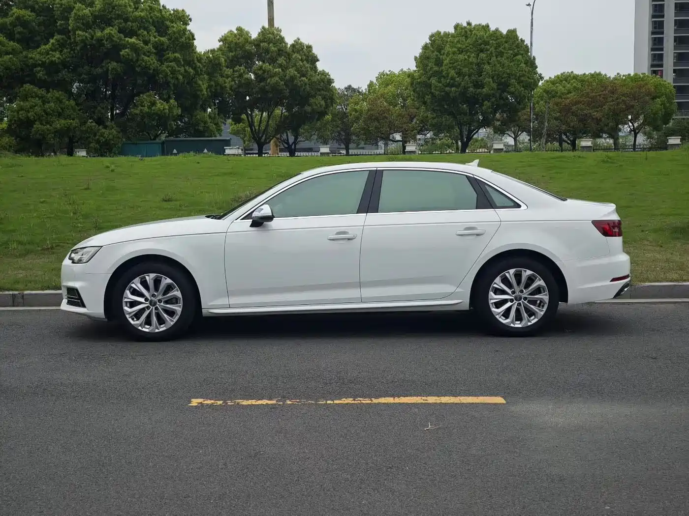 Audi A4L 2019 40 TFSI Progressive (China VI) фото 3