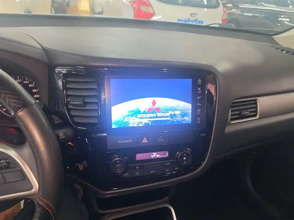 Mitsubishi Outlander 2016 2.0L 2WD Fashion Edition 5-seater фото 13