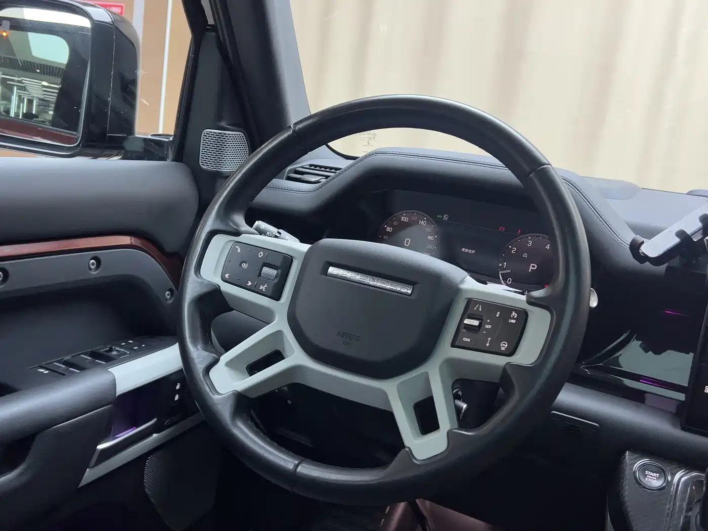 Land Rover Defender 2023 Model Year 130 3.0T P400 HSE фото 11