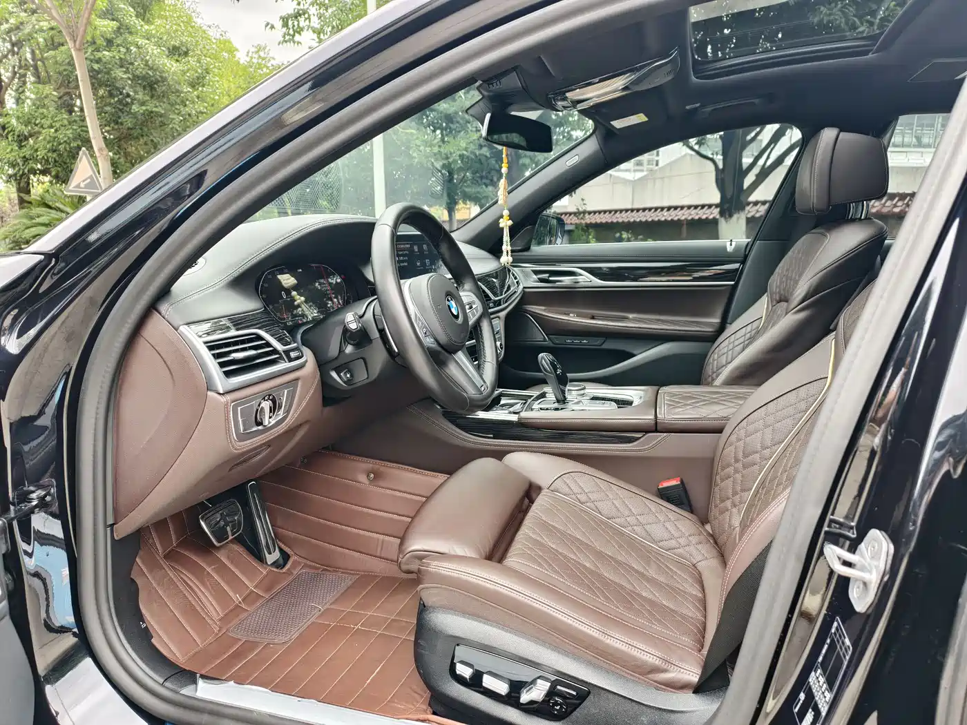 BMW 7 Series 2021 Model 740Li Leading M Sport Package фото 4